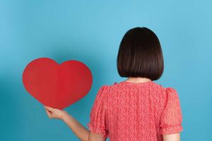 片思い占い｜友達のままは嫌！あの人の本命になれる？2人の恋転機