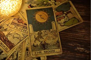 恋愛タロット占い｜曖昧な態度を取るあの人…あなたに抱く本心