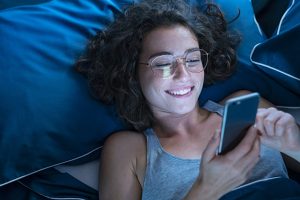 寝落ち通話とは？男女の恋愛心理と理由・電話を切るタイミング